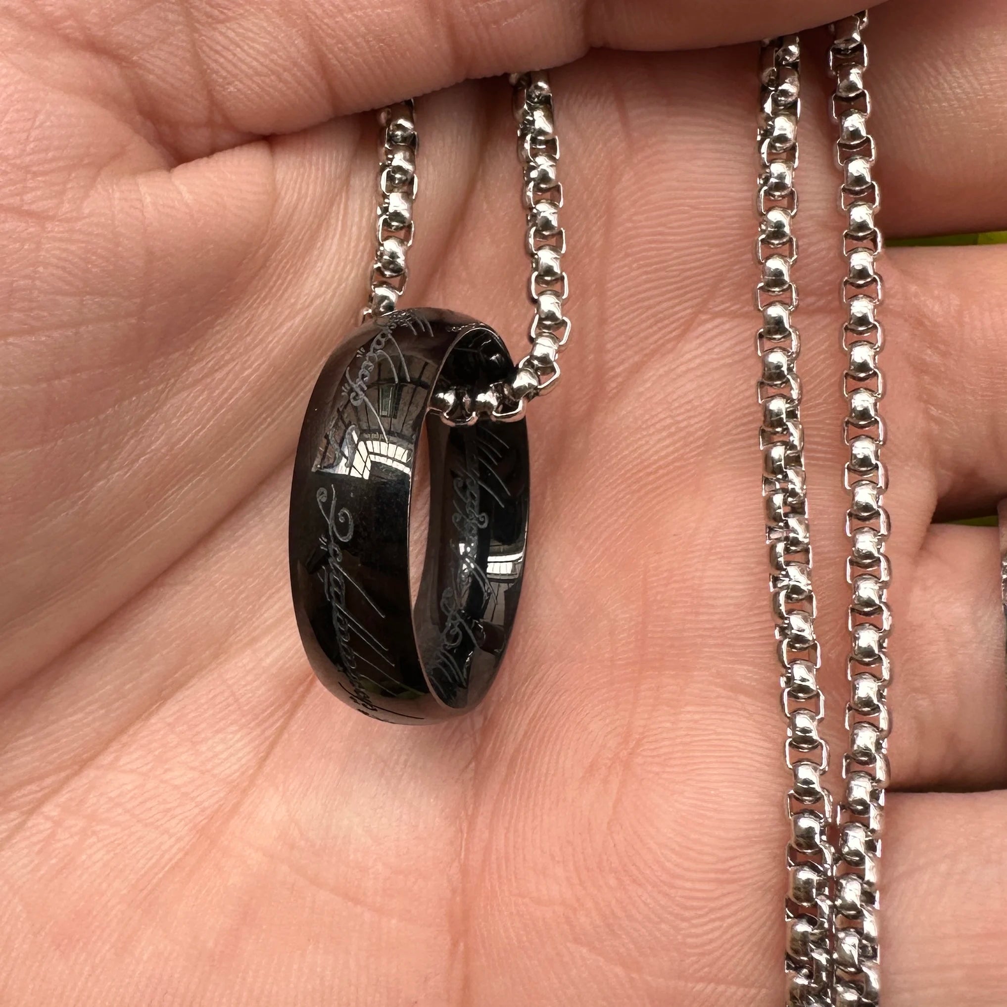 2024 Neuer Trendiger Einfacher 3D Geschnitzter Glaubensring Edelstahl Paar Farbig Plattierte Kettenringe Retro Herrenschmuck Geschenke Custom