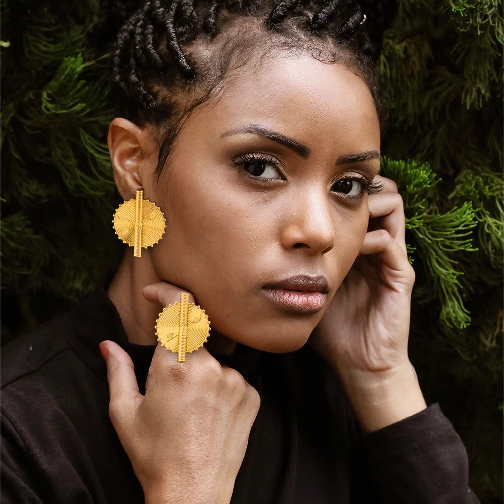 Modeschmuck Ohrringe für Damen, 18 Karat vergoldete Clip-Ohrringe und Fingerring, Partygeschenk für Afrikanisches Dubai, Kupferschmuck-Set