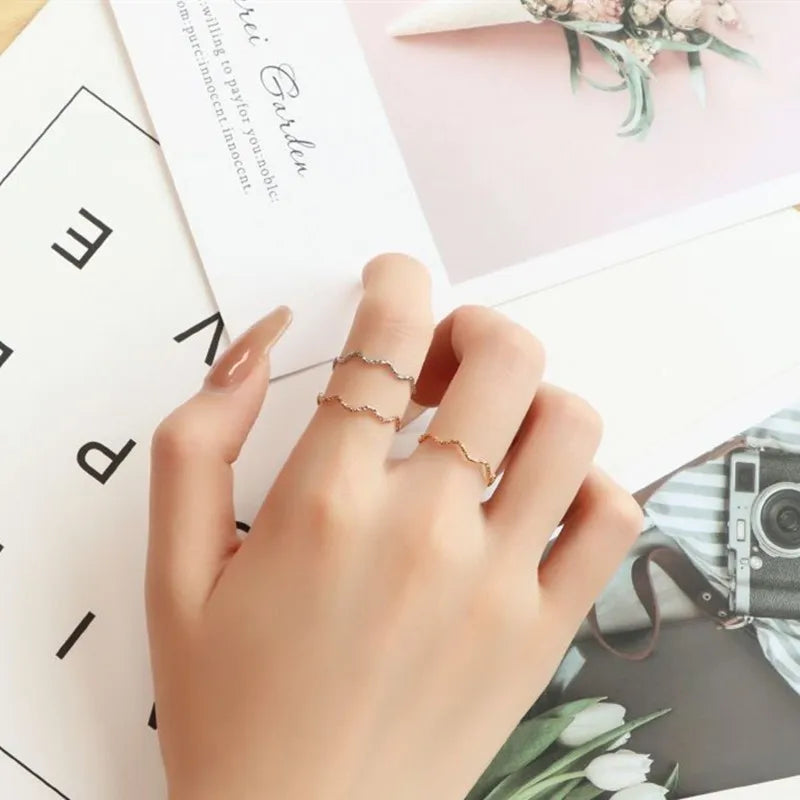 1 mm dünner Wellen-Design-Ring aus Edelstahl, Ehering für Damen und Mädchen, Größe 5-10