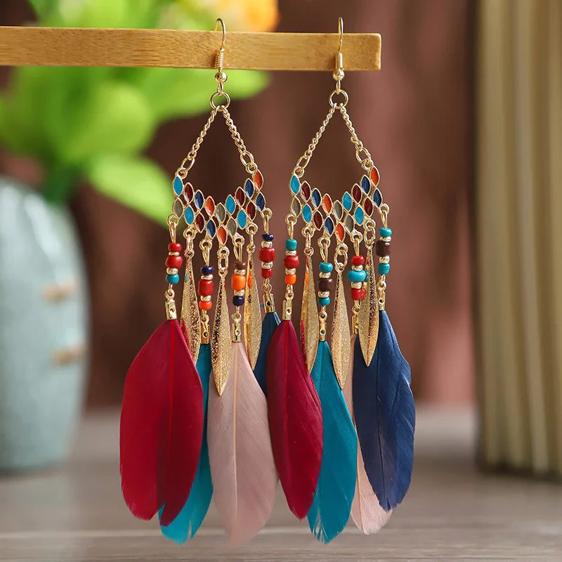 Neue ethnische Feder-Hängeohrringe für Frauen, böhmische lange Quasten-Perlen-Ohrringe, Mode-Party-Schmuck-Accessoires für Mädchen