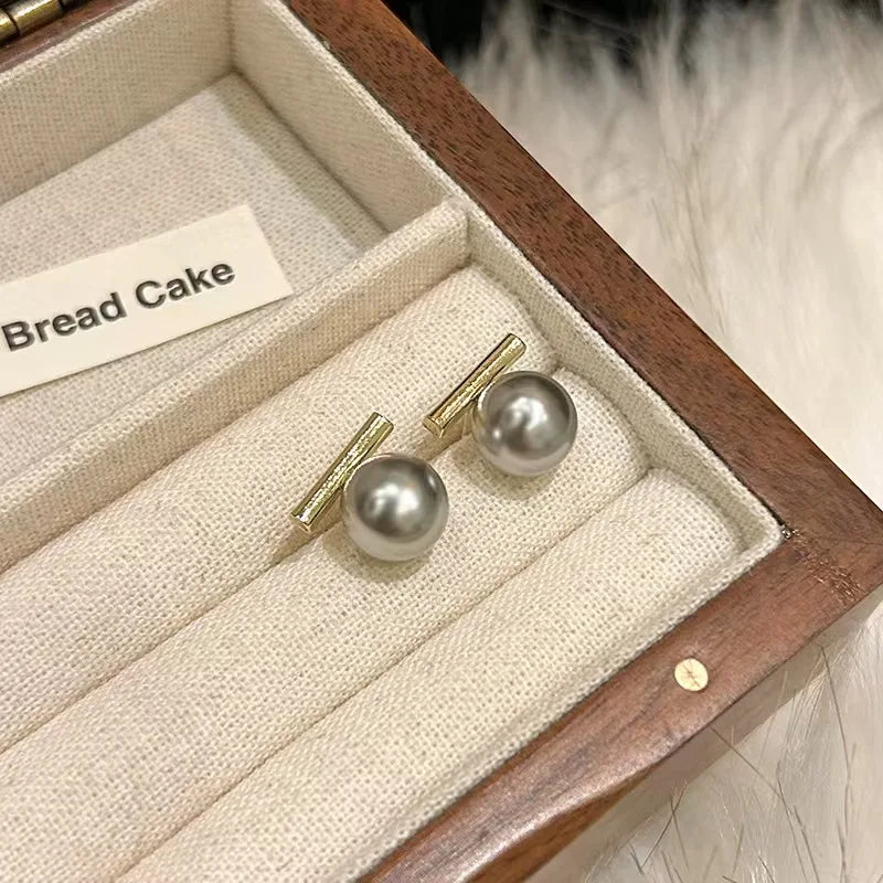 One Character Pearl Personalized Earrings Niche Simple Versatile Earrings Fashionable Temperament High-end Earrings for Women