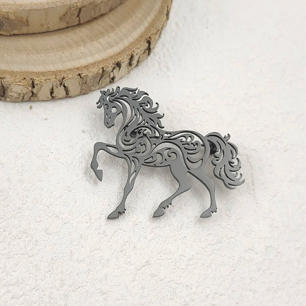 Original hollow horse stainless steel brooch, waterproof and non-fading accessory, suit lapel pin, boyfriend gift