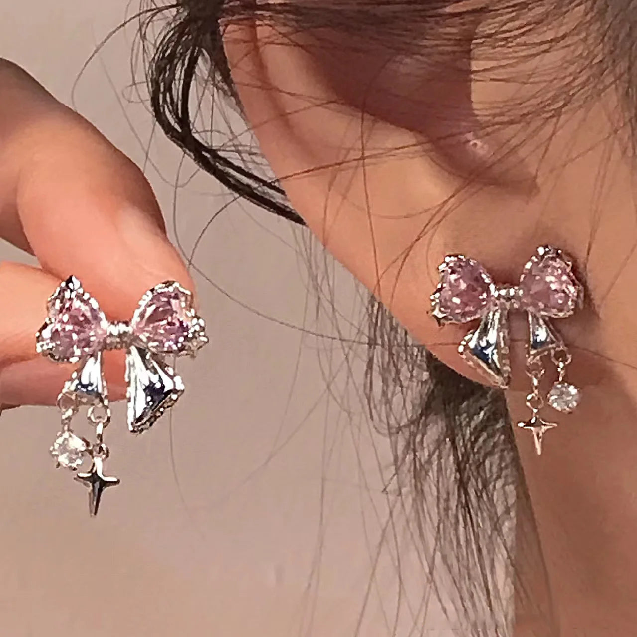 Neue Y2K Schleifen-Zirkonia-Ohrstecker für Damen, modische koreanische, silberfarbene rosa Kristall-Personalitäts-Ohrringe, Party-Schmuckgeschenke
