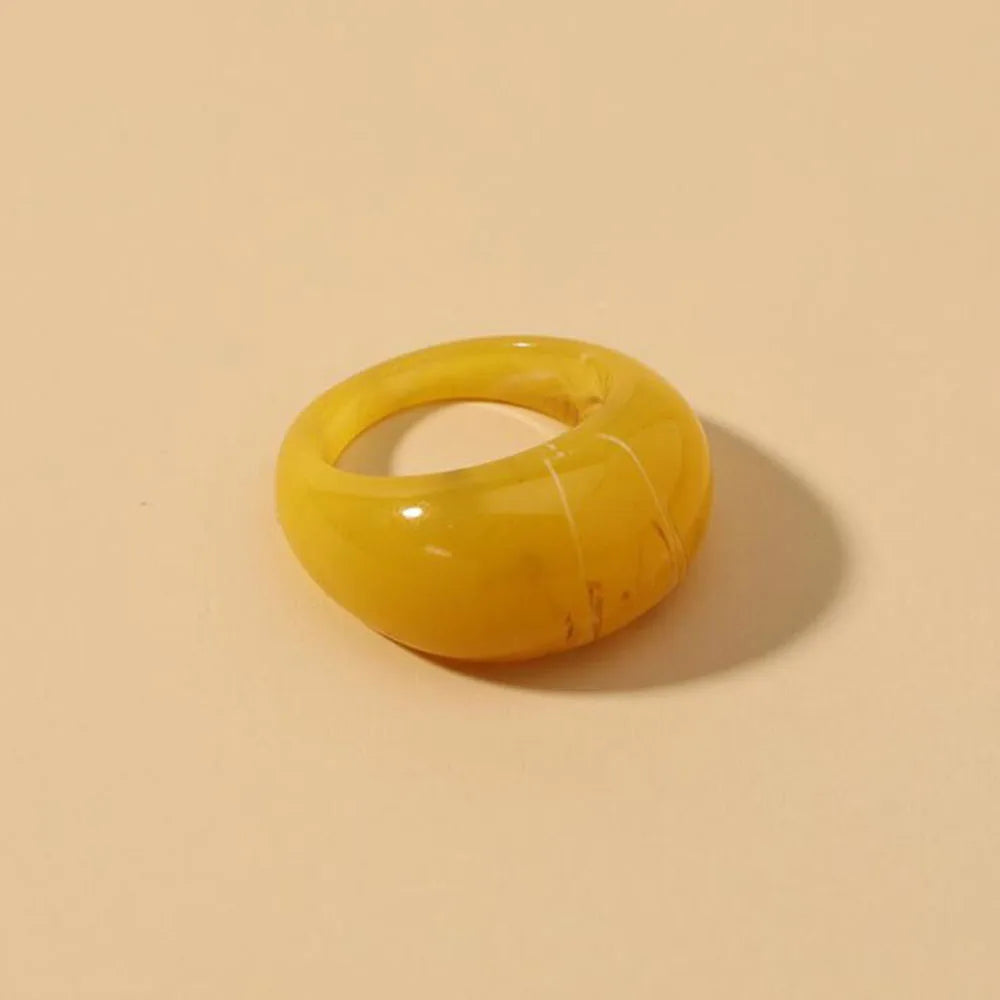 Neue koreanische bunte Acrylringe Vintage runde Ringe für Frauen Große Kpop-Fingerringe für Mädchen Punk-Harzringe Modeschmuck