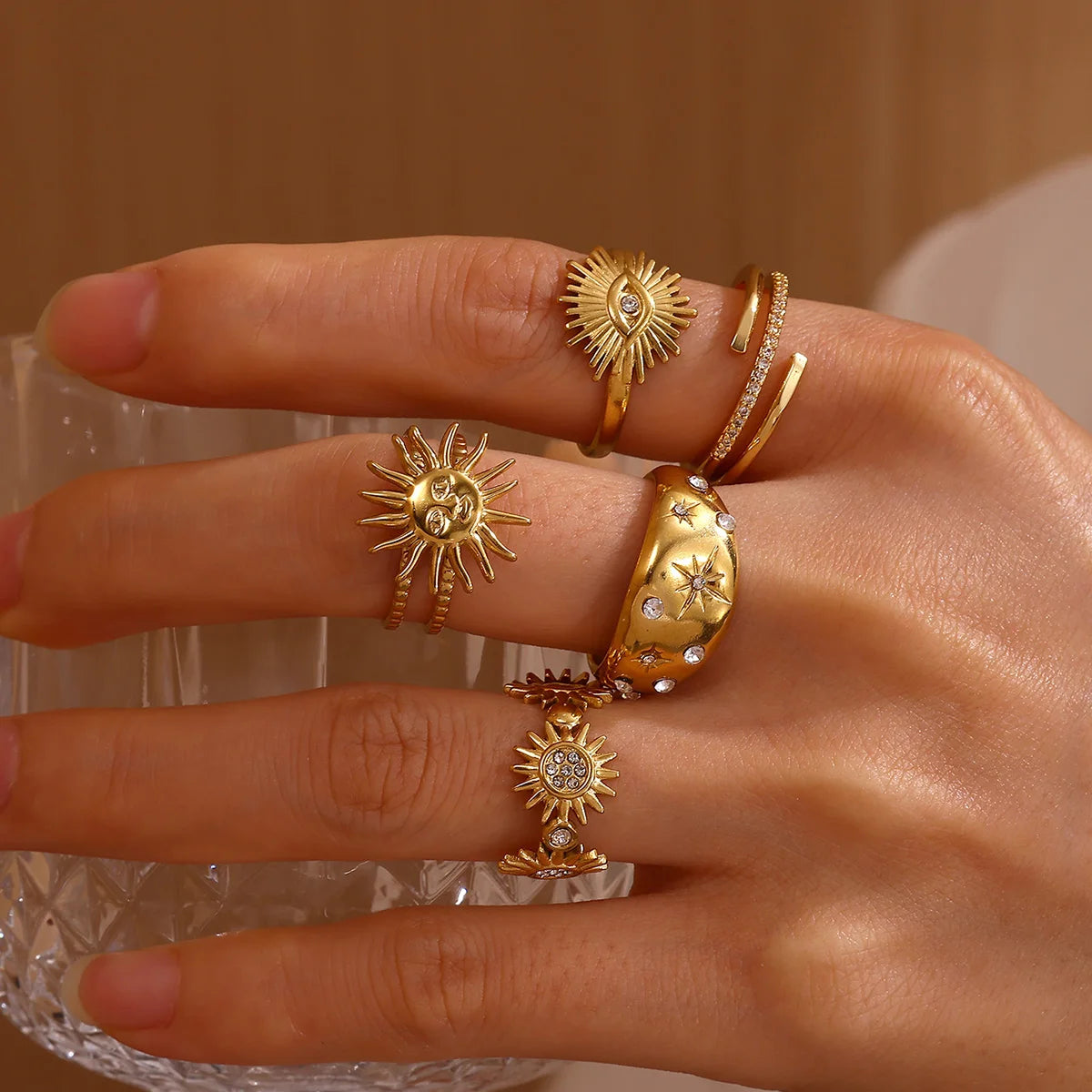 Edelstahl Kleine Zirkonringe für Frauen Exquisiter Goldfarbener Sonnen-Doppelring Punk Hip-Hop Accessoire Bague Schmuckgeschenk