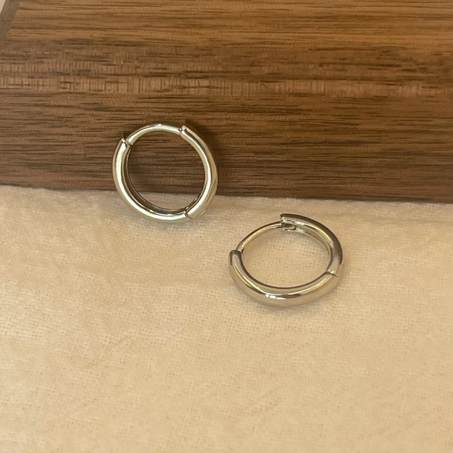 6-15mm Edelstahl-Ohrring Minimalistischer klassischer runder goldfarbener Ohrring für Frauen Männer Tiny Huggie Hoop Rock Schmuck Geschenk