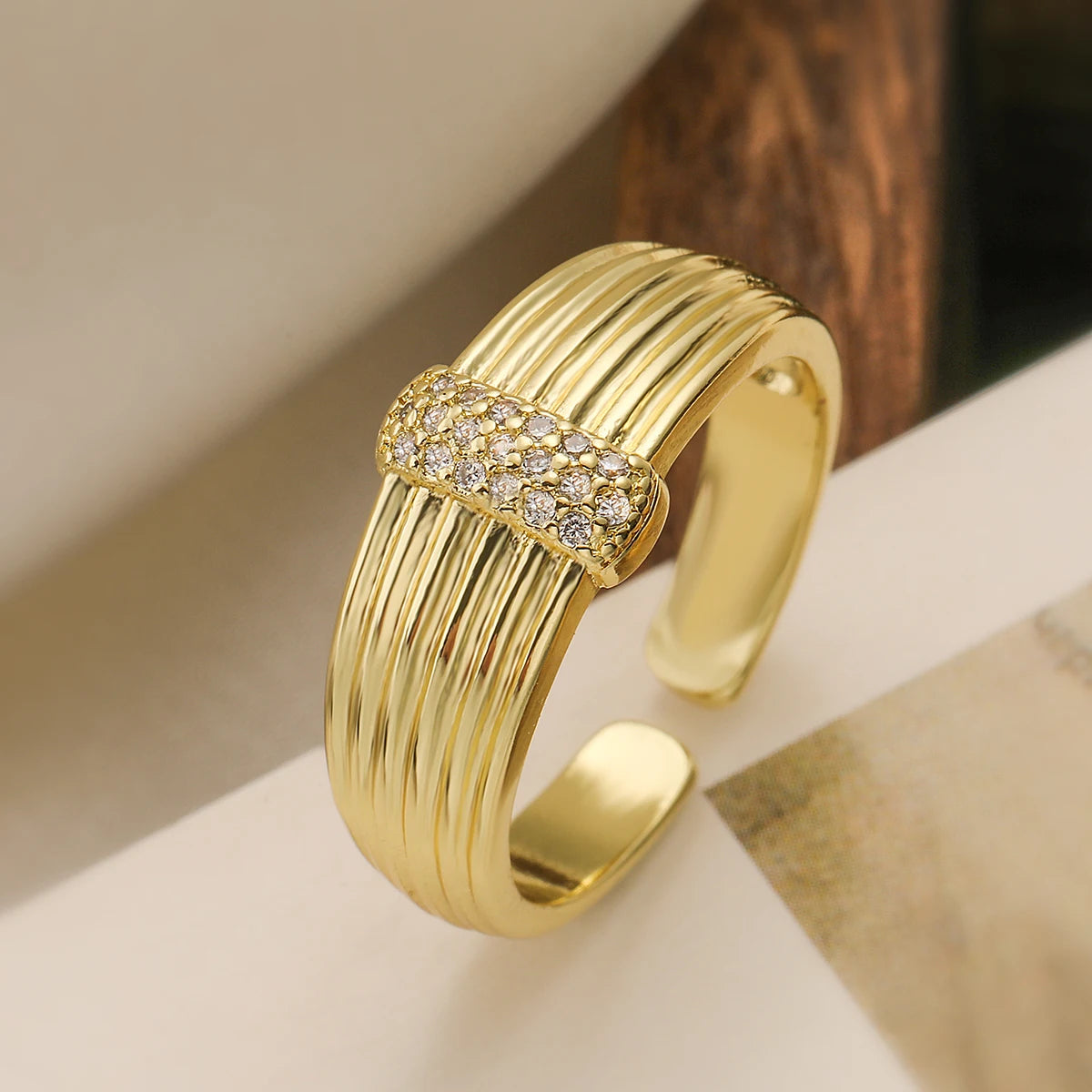 NEWBUY Luxus AAA Zirkonia Inlay Kupfer Hochzeitsschmuck Goldfarbe Statement Geometrische Form Offene Designringe Für Frauen