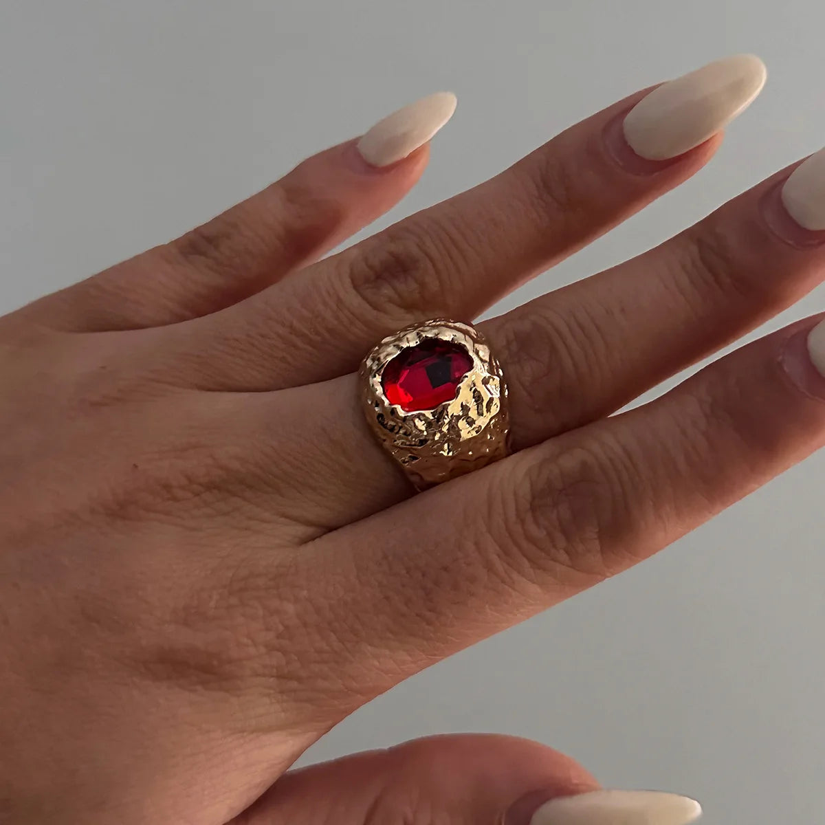 LATS Vintage Punk eingelegte Strass-Ringe für Damen, geometrisch, übertrieben, personalisiert, flüssig glänzend, leichter Luxus-Schmuck