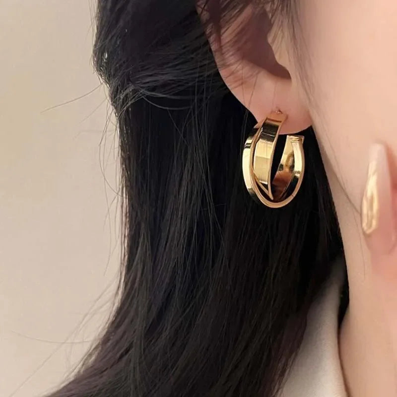 Aretes de aro de metal retorcido color dorado, aretes de aro circulares geométricos color plateado estilo punk, joyería de moda Y2K de diseño simple