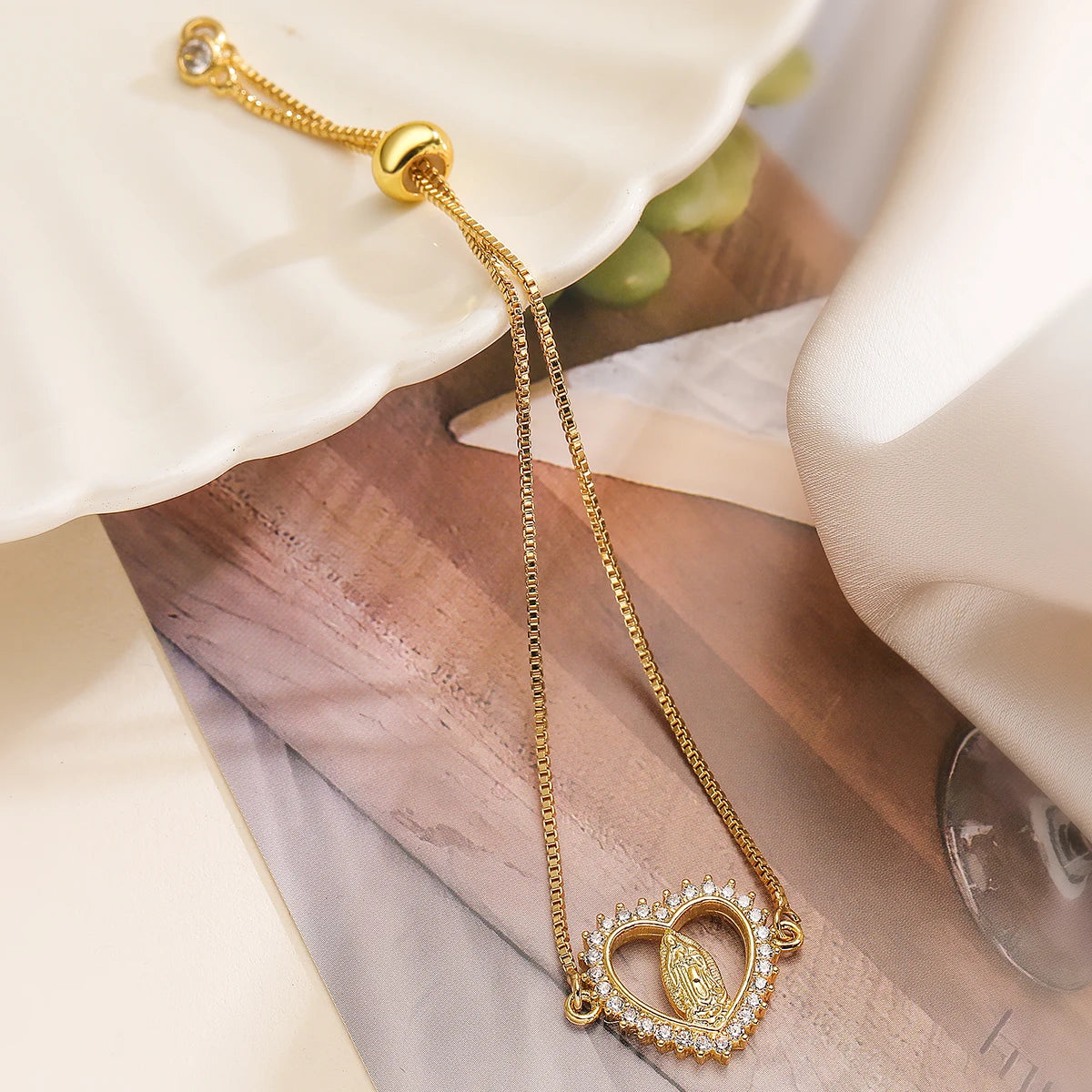 NEWBUY 2026 Mode Goldfarben Box Chain Jungfrau Maria Charm Armbänder für Frauen Glänzende CZ Zirkon Schmuck