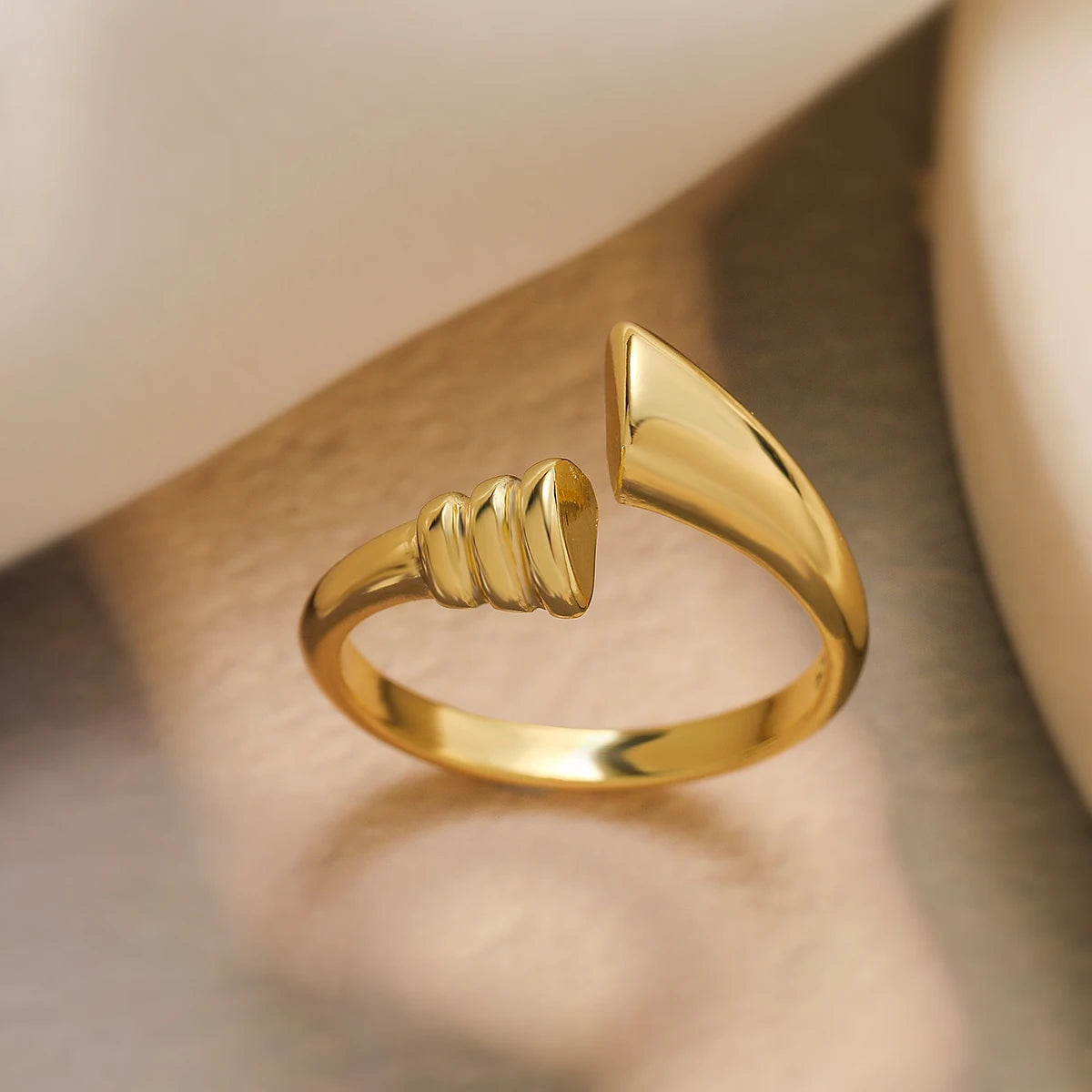 NEWBUY Hochwertige AAA CZ Zirkon Intarsien Kupfer Hochzeitsschmuck Einzigartiges Design Offene Ringe Für Elegante Frauen Größenverstellbar