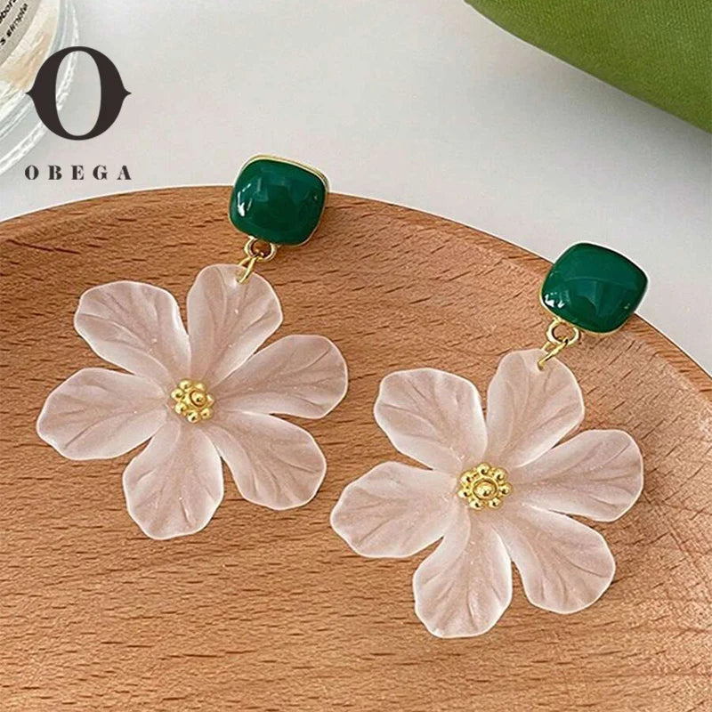 Obega White Flower Charm Square Metall Grüne Epoxy Tropfen Ohrringe Für Frauen Böhmische Romantische Kamelienblumen Hängeohrringe Luxus