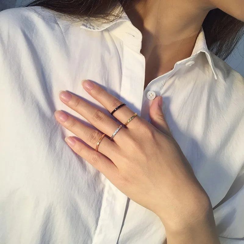 2 mm dünner stapelbarer Ring aus Edelstahl, schlichter Bandring, Mittelfingerring für Damen und Mädchen, Größe 3-12