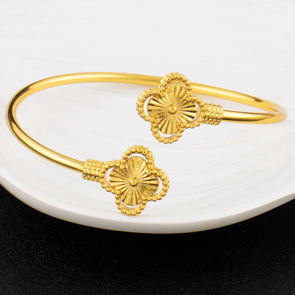 Neues Design Klassischer Luxus Edelstahl Kleeblatt Armbänder Ring Elegantes Temperament Für Frauen Schmuck Alltag Festival Geschenke