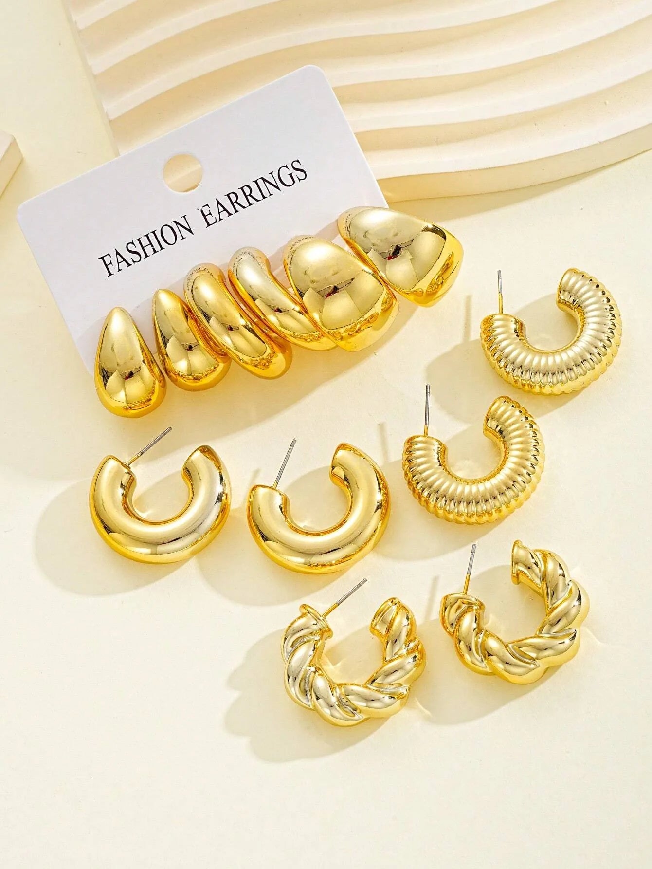 12-teiliges Set klassische Mode Twist C-Form Tropfen-Design Damen goldfarbene Ohrringe für Alltag, Arbeit und Party-Outfits 2024