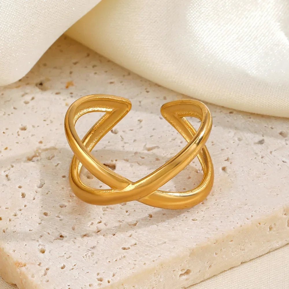 LATS Edelstahl Goldfarbene Ringe für Damen und Herren 2024 Farbecht Beliebte Party Personalisierte Überzogene Charms Schmuck Geschenke