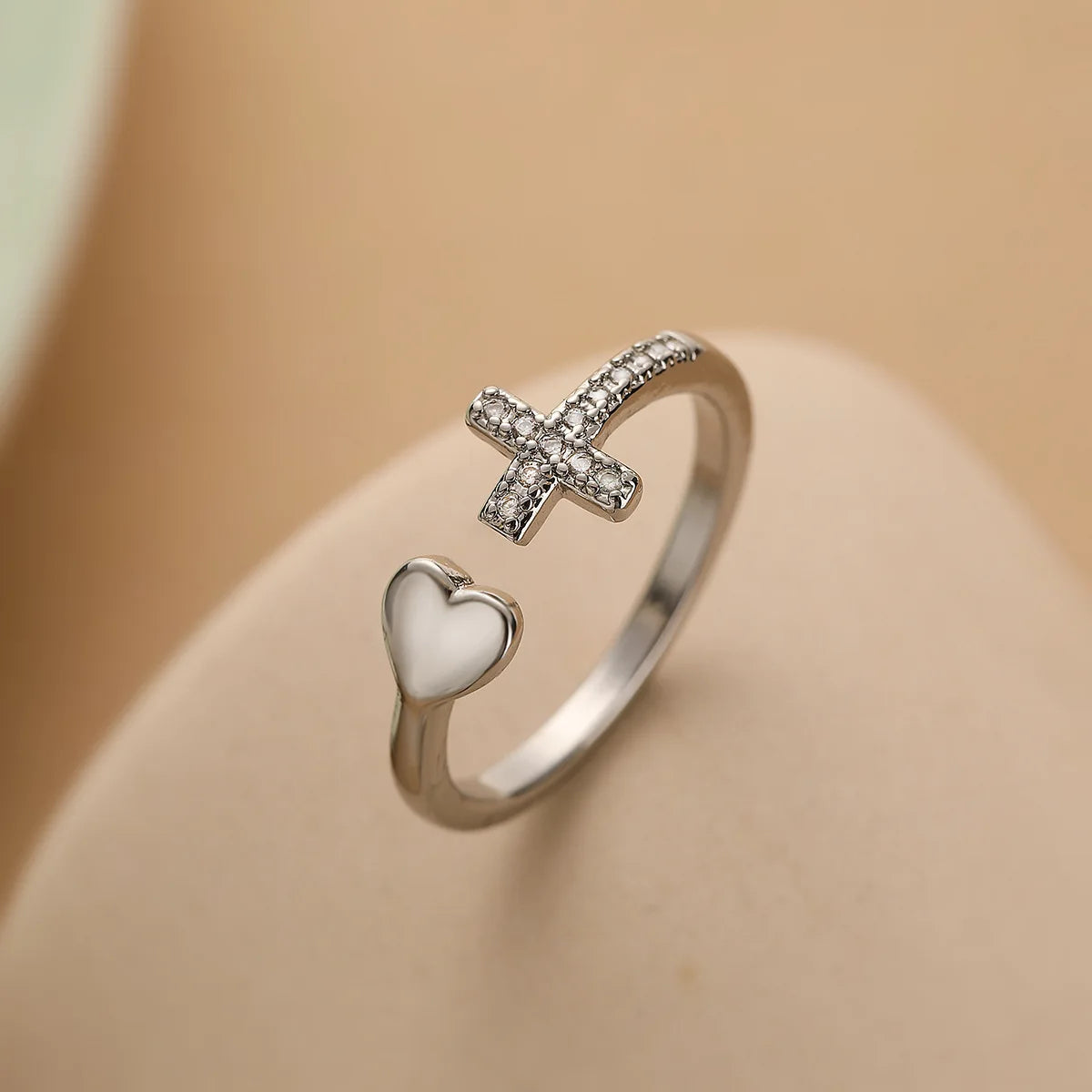 NEWBUY 2026 Neue Mode Klare Glänzende CZ Zirkon Kreuz Böser Blick Ringe für Frauen Mädchen Finger Zubehör Party Schmuck Geschenk
