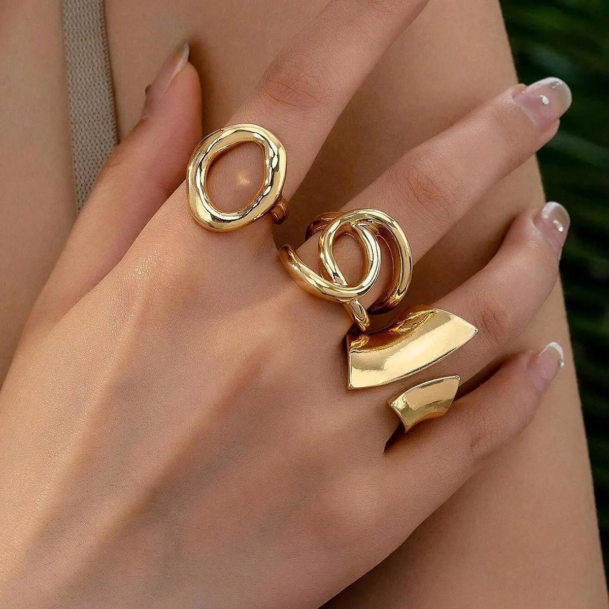 8-teiliges Set minimalistische, übertriebene Wellen-Asymmetrische Ringe für Damen Goldfarbenes, unregelmäßiges Ring-Set Party Alltagsschmuck Geschenke