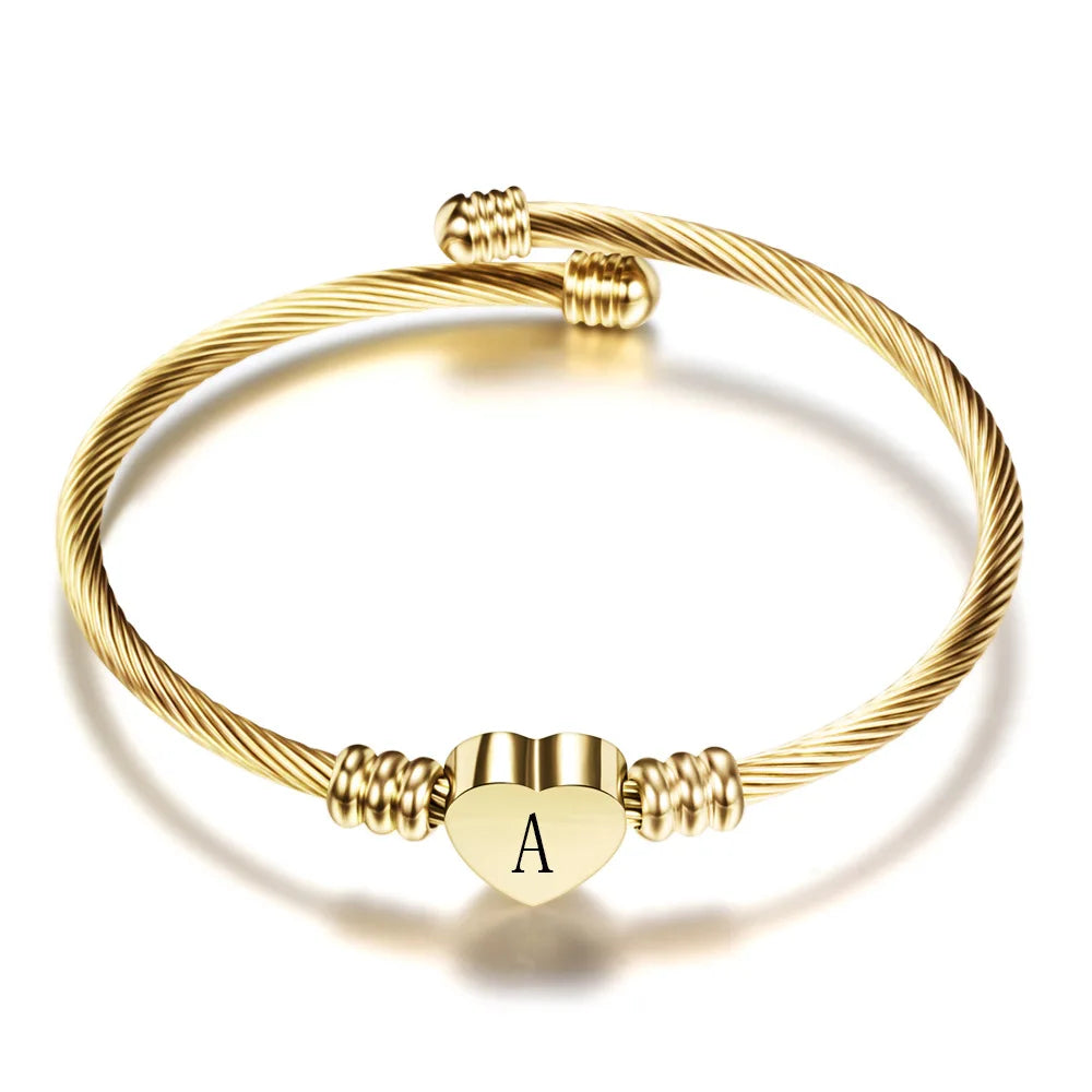 Initialen Edelstahl Manschettenarmband für Frauen 26 Alphabet Herz Charm Armreif Weibliche Mode Geburtstagsparty Schmuck