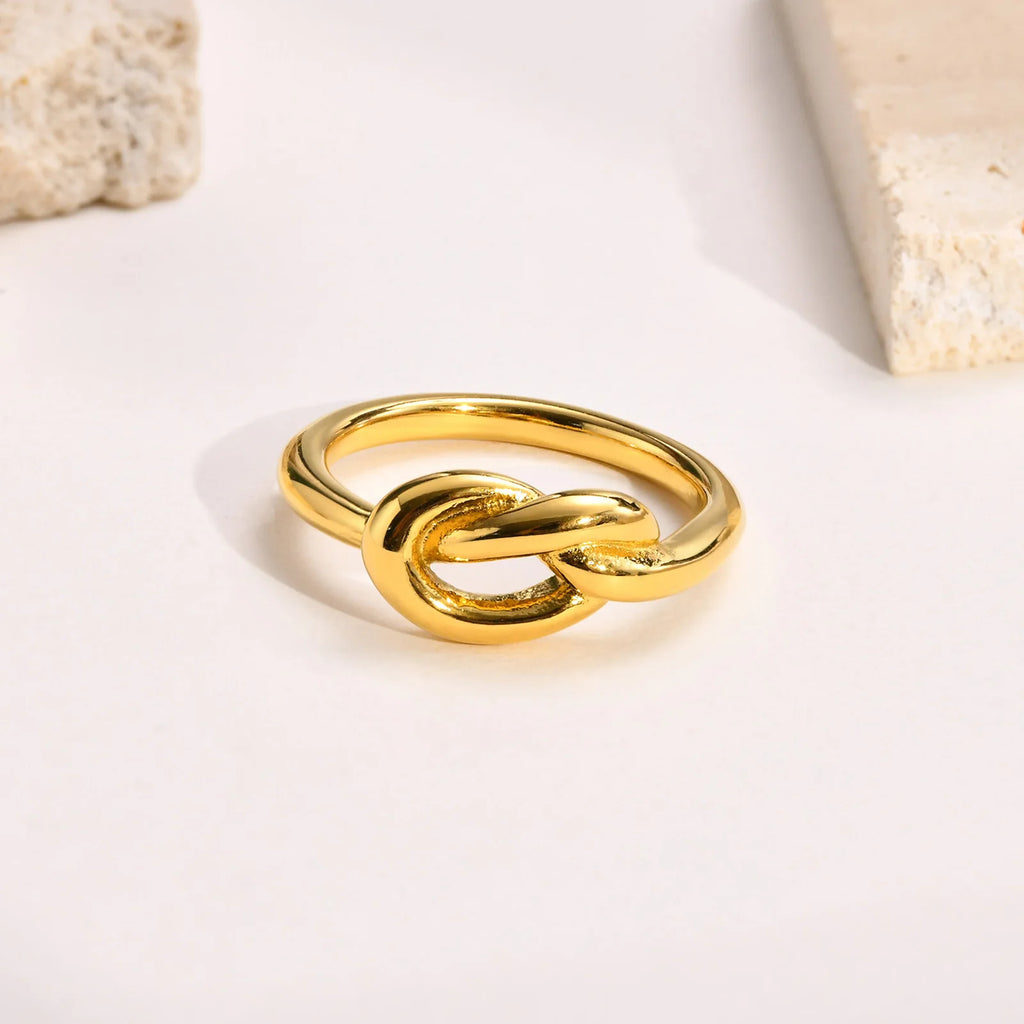 Liebesknoten-Ring für Damen, Edelstahl vergoldet, zierlicher Stapelring, winziger Tie-the-Knot-Statement-Schmuck