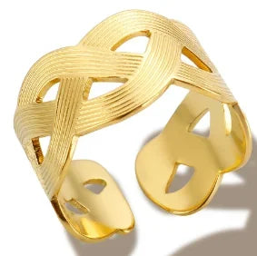 Großhandel High-End wasserdicht dreidimensionaler M-Buchstabe hohler Edelstahl Fingerring trendig für Damen personalisierbarer Schmuck