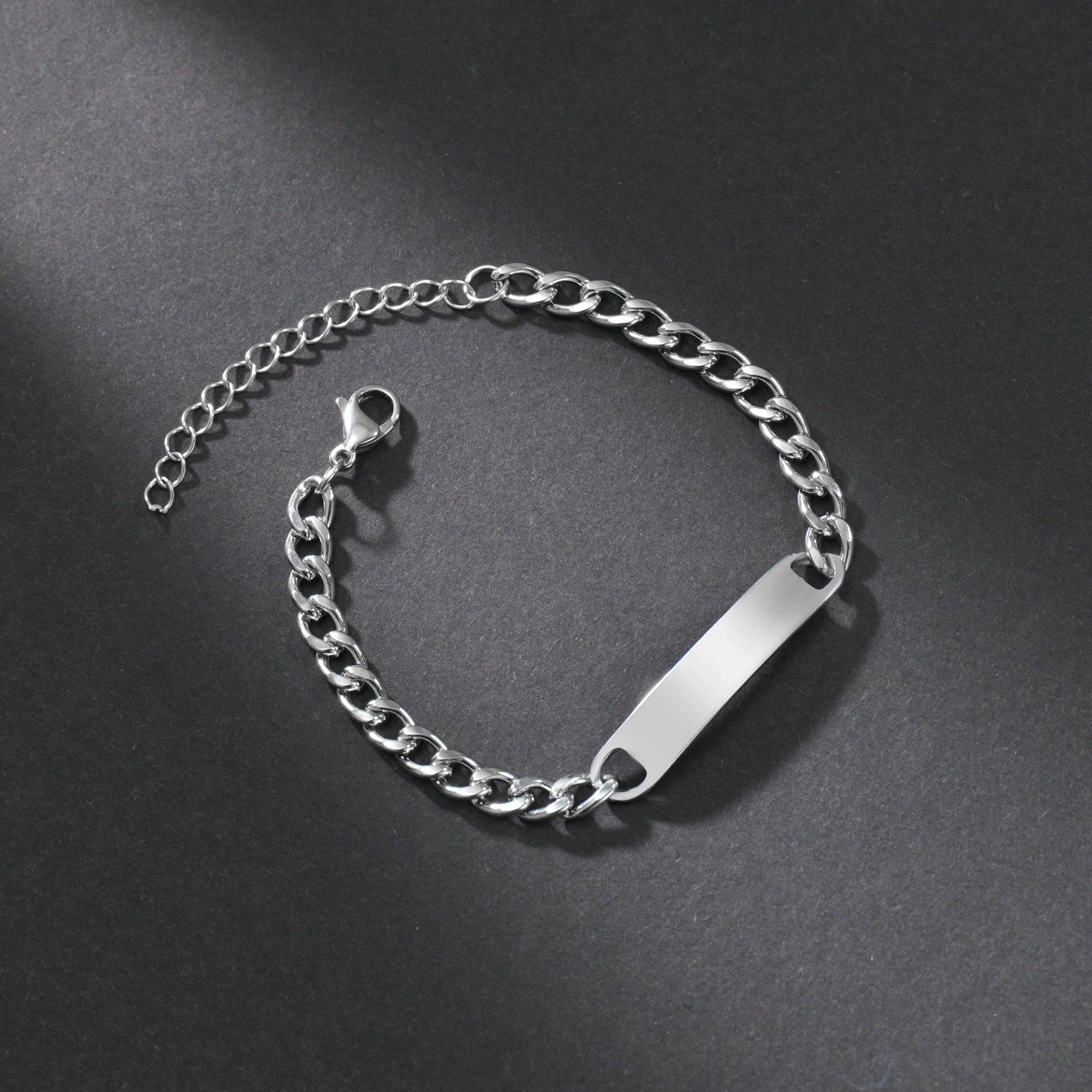 Akizoom Punk Gravur Name Personalisierte Armbänder Goldfarbe Edelstahl Dicke Handkette Individuelles Paar Herren Damen Schmuck Geschenk