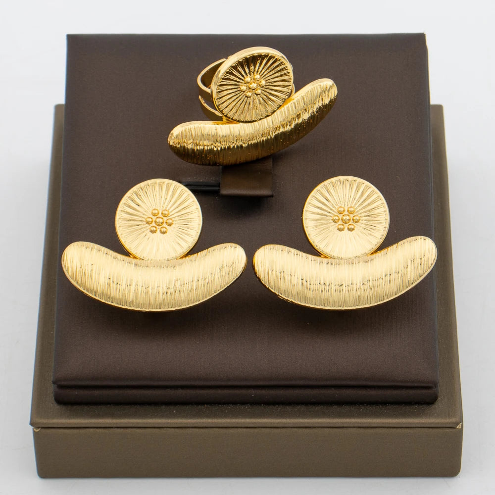 Afrikanische 18K Goldfarbe Ohrringe Ring Schmuckset für Frauen Unregelmäßiges Design Clip Ohrringe und Fingerring Set für Hochzeiten Party