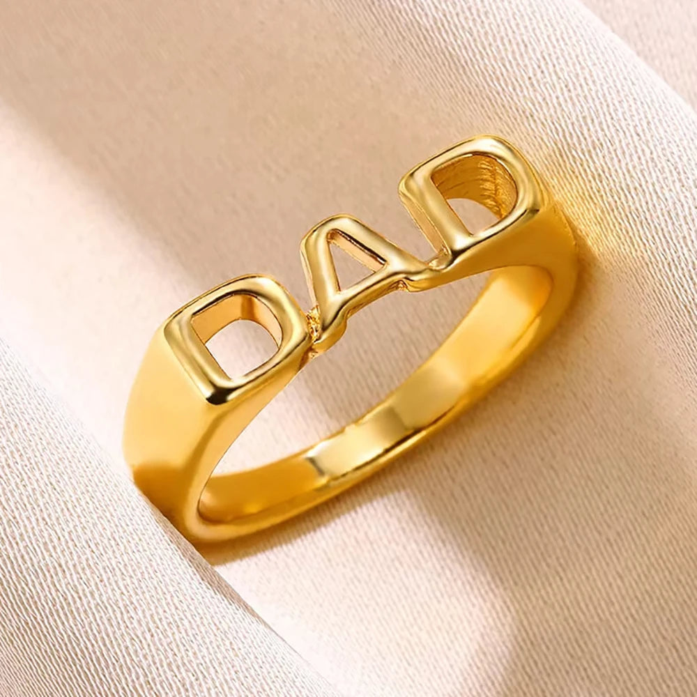 MOM SIS DAD Buchstabenringe für Frauen Männer Vintage Goldfarben Fingerring Modeschmuck Familie Weihnachtsgeschenke