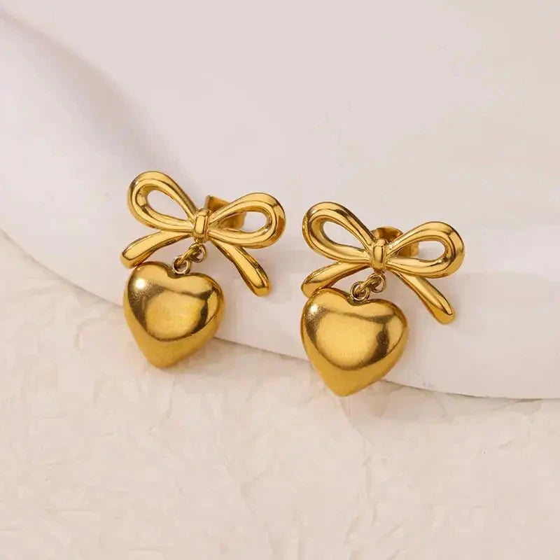 Niedliche Schleifen-Herz-Ohrringe für Damen, Edelstahl, goldfarben, Herzstecker, 2024 Trend, Piercing-Schmuck, Hochzeitsfeier-Geschenk