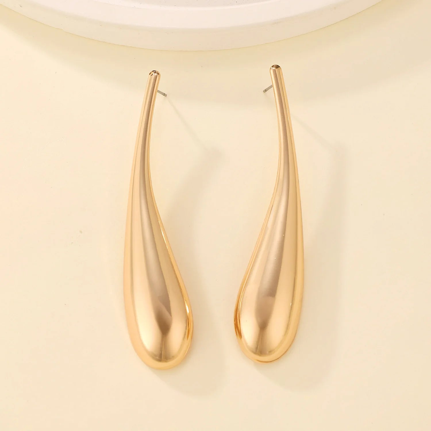 Minimalismus Persönlichkeit Metall Ohrhänger für Frauen Blatt Rund Wassertropfen Schmetterling Twist Metall Ohrringe Geometrie Schmuck