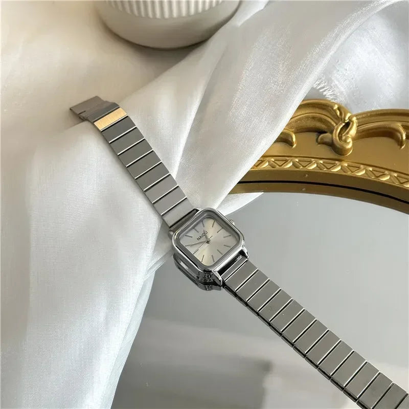 Nuevo Reloj de Pulsera de Cuarzo de Acero Cuadrado Retro Minimalista de Marca Nueva, Pequeño Dial, Temperamento, Reloj de Pulsera para Estudiante Femenina, Dropshipping