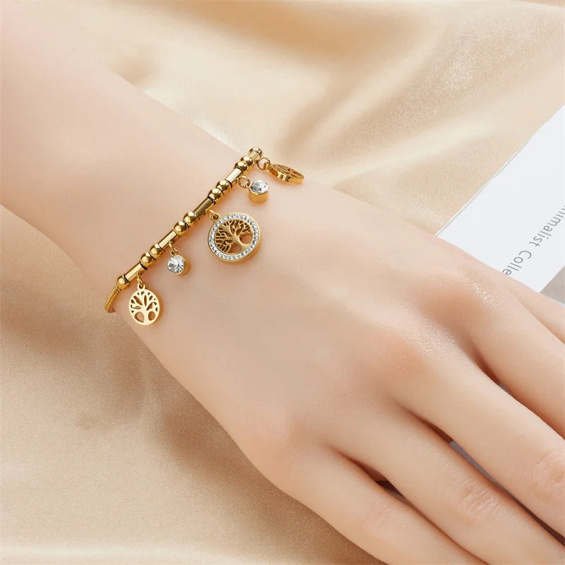 Armband aus 316L-Edelstahl in elegantem Goldfarbton mit Lebensbaum-Anhänger und glänzendem Zirkonia für Damen im Alltag