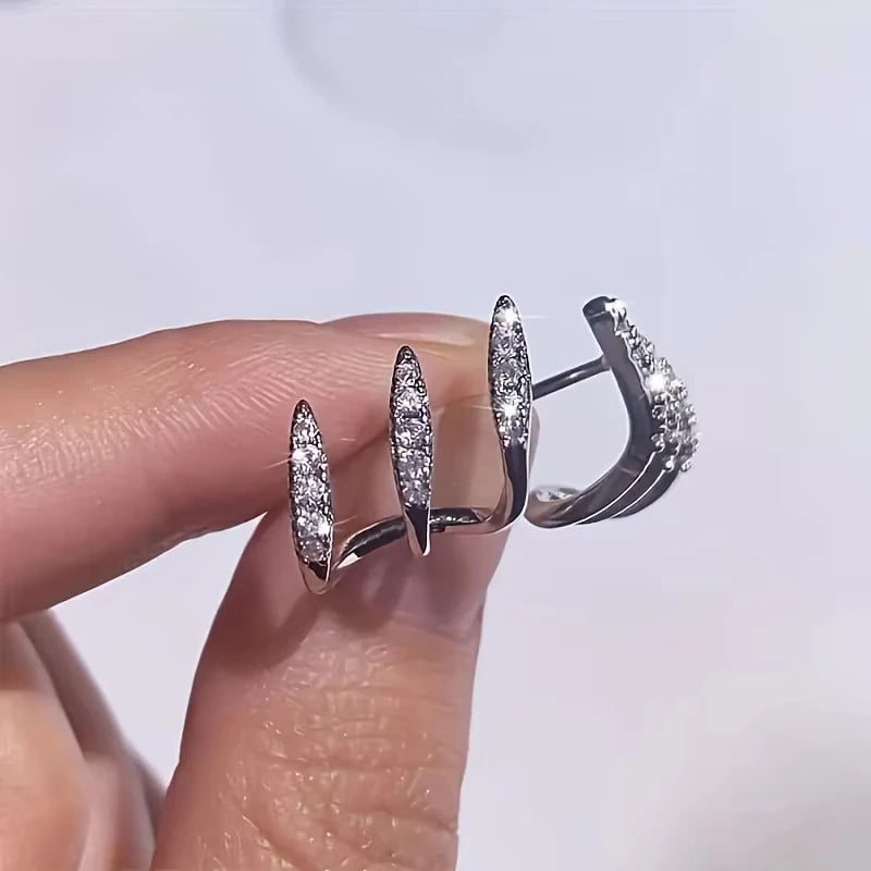Exquisite silberfarbene Krallenfassungs-Ohrstecker mit Kristall Modernes Design Vielseitige Mode-Accessoires Damen Schmuck