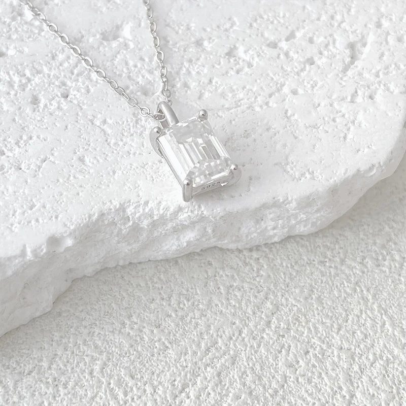 NeeTim 1ct 2ct 3ct 4ct Colgante de moissanita talla esmeralda para mujer, plata S925 con cadena de collar chapada en oro blanco