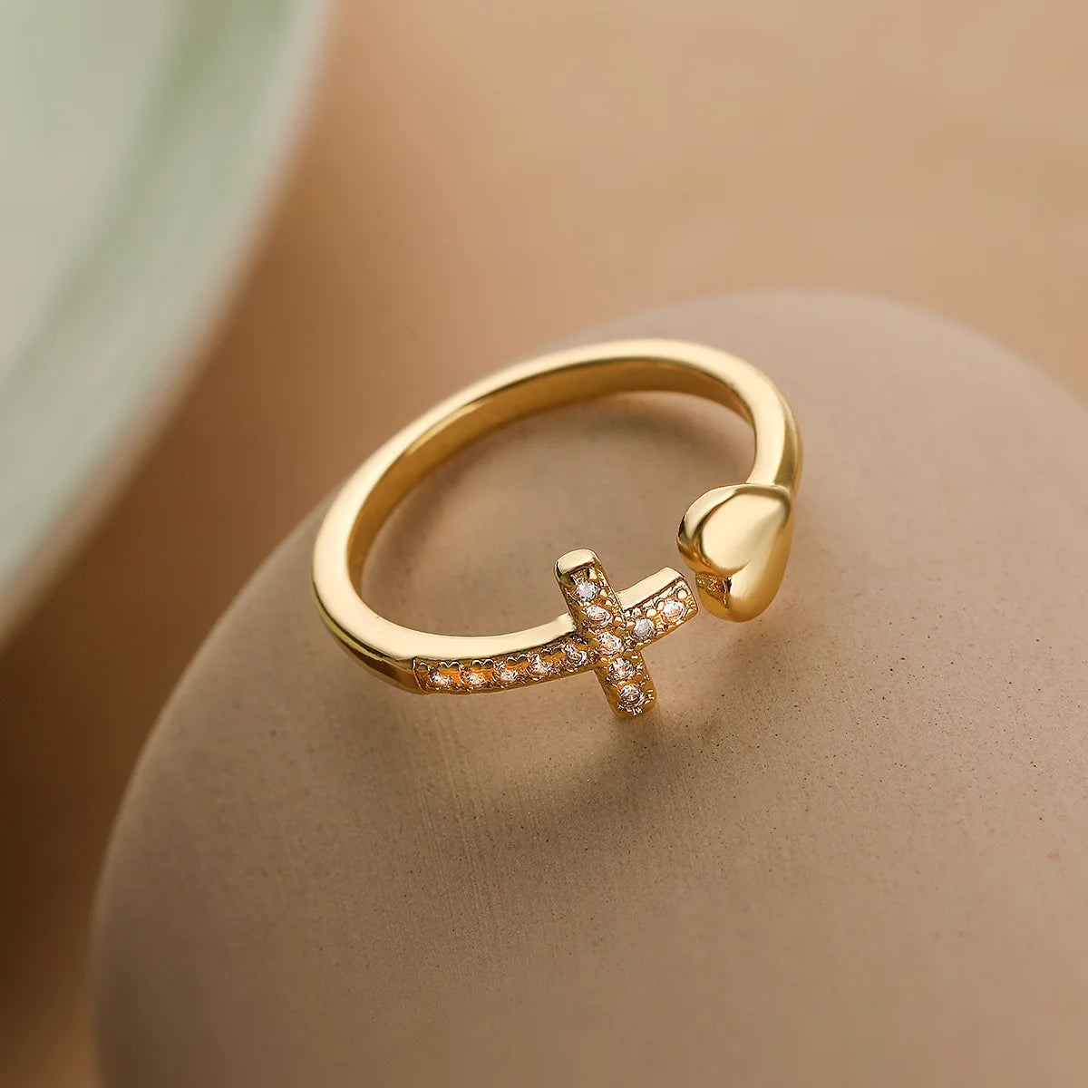 NEWBUY 2026 Neue Mode Klare Glänzende CZ Zirkon Kreuz Böser Blick Ringe für Frauen Mädchen Finger Zubehör Party Schmuck Geschenk