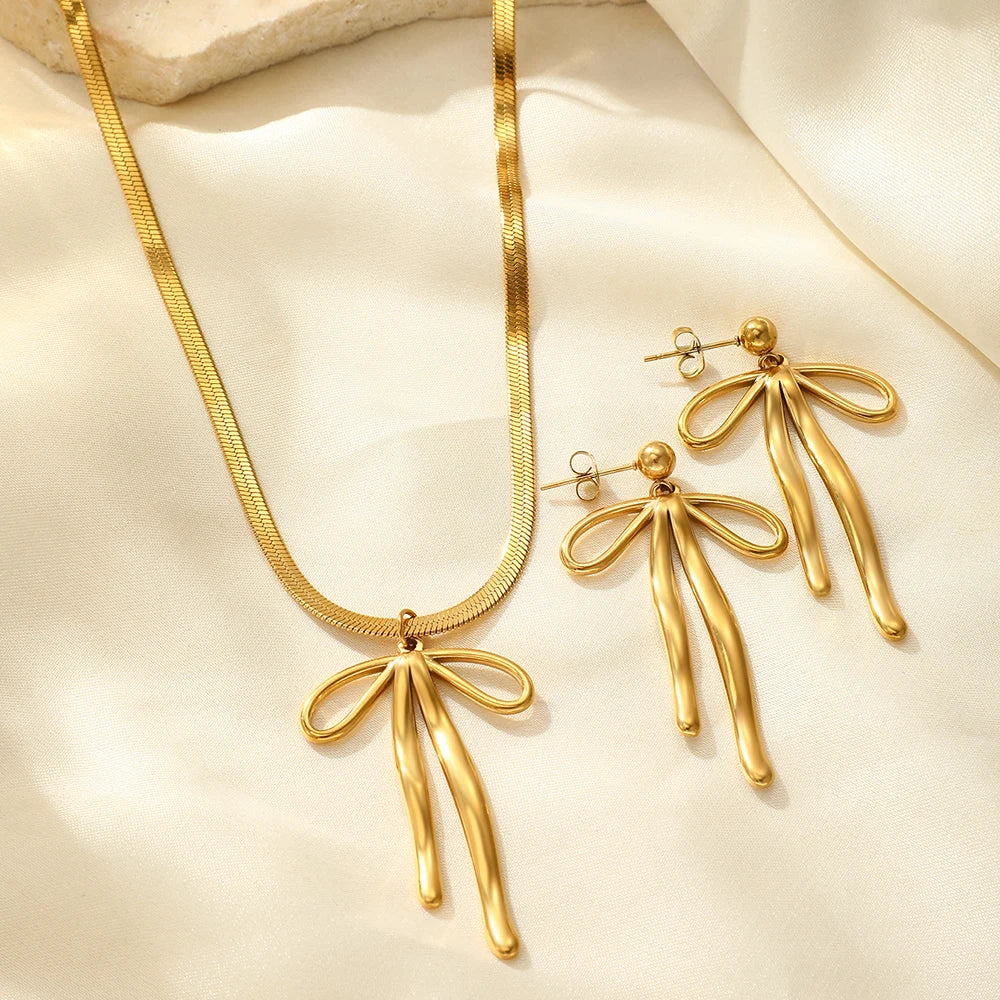 Aomogo Edelstahl-Set Luxus-Mode Schleife Anhänger Schlangenkette Ohrringe Halskette Set für Frauen Schmuck Alltagskombination