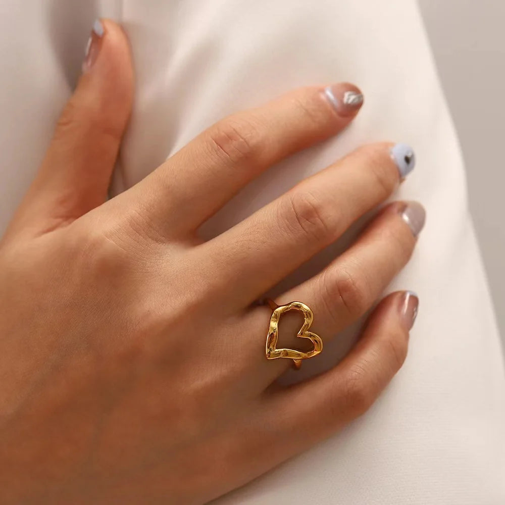 Edelstahlringe für Frauen Goldfarbe Liebesherz Hochzeits-Statement-Ringe Stilvoller Schmuck Zubehör Großhandel Dropshipping