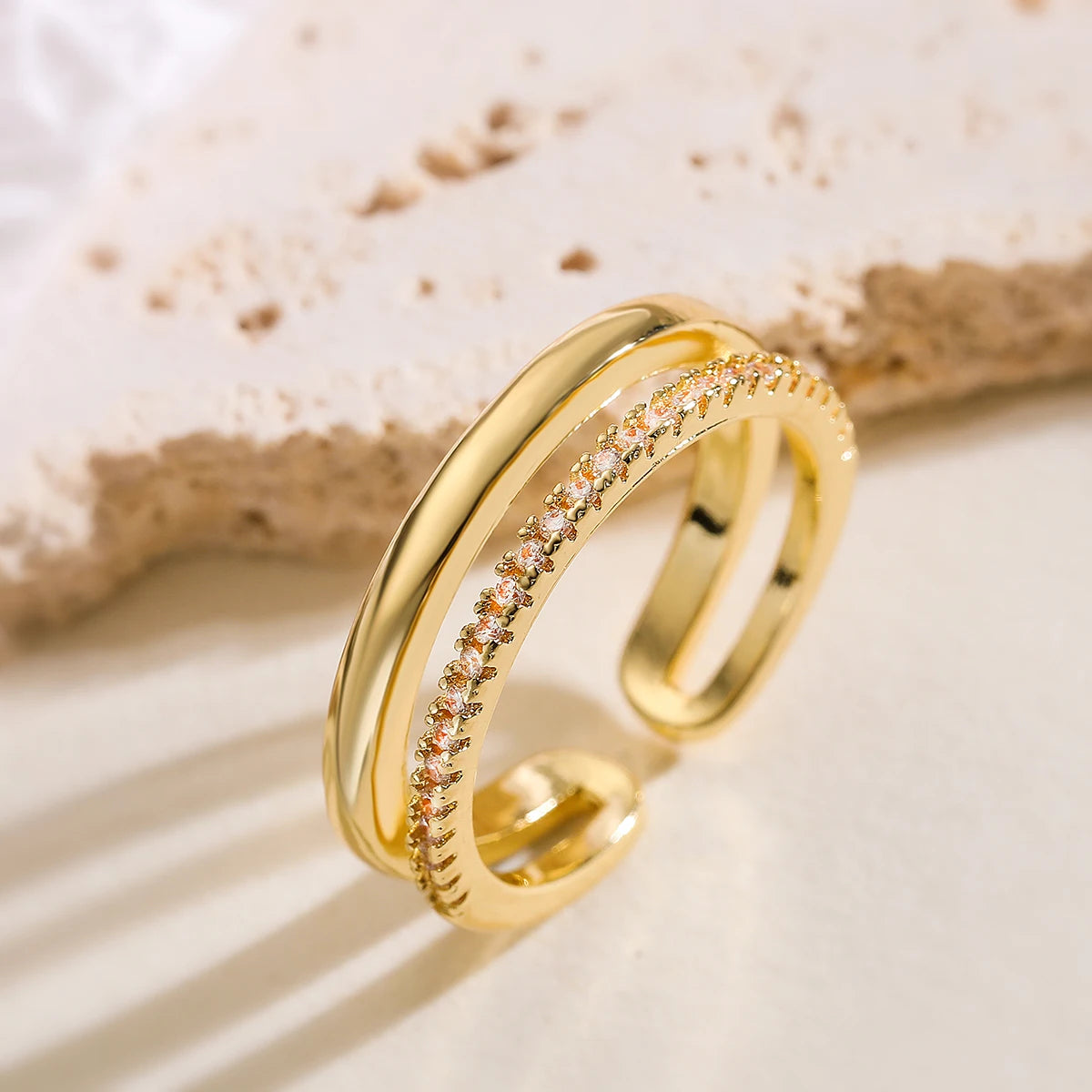 NEWBUY Trendiger Goldfarben Kupfer Geometrischer Schmuck Luxuriöser AAA Zirkonia Ehering Für Elegante Frauen Verlobungsgeschenk
