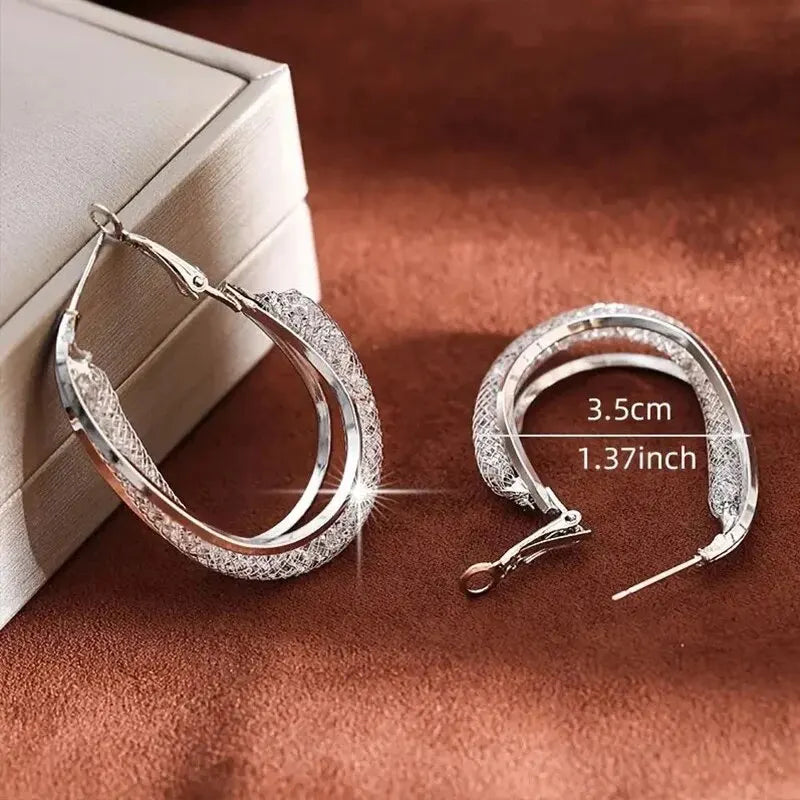 Goldfarbene Kristallstein-Creolen Gedrehte Metallform Versilbert Neue Mode Damenohrringe Party Schmuck Geburtstagsgeschenk