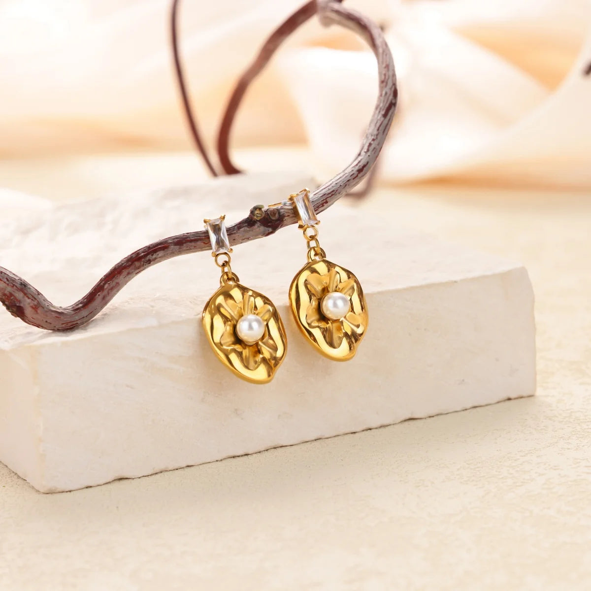 Pendientes de aro de corazón vintage chapados en oro para mujer, de acero inoxidable, geométricos, perforados, joyería de lujo con circonitas, regalo de boda