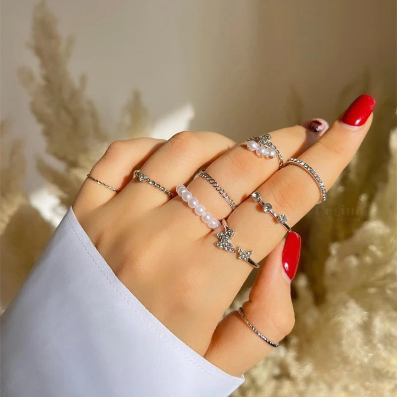 Bohemian Schmetterling Perlenringe Set für Damen Glänzende Perle Gothic Vintage Plattiert Retro Strass Einfacher Fingerschmuck Geschenk