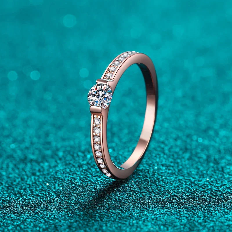 NeeTim Anillo de banda de eternidad de moissanita de 0,3 ct color D Plata de ley 925 con baño de oro rosa Anillos de boda para mujer Joyería