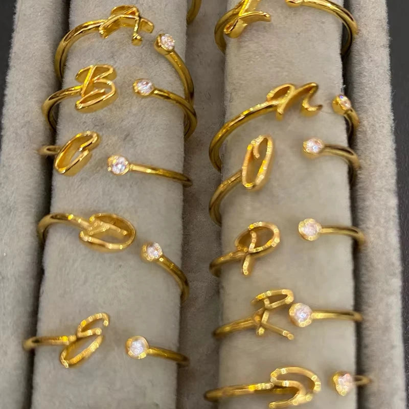 A-Z Anfangsbuchstabe Offene Ringe für Damen Edelstahl Goldfarbe Zirkon Verstellbarer Ring Trendiger Paar-Hochzeitsschmuck Geschenk