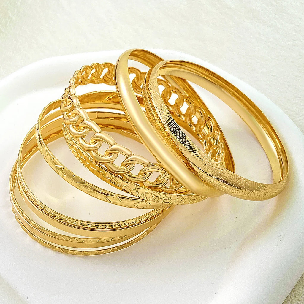 Zehnteiliges Set stilvoller böhmischer Retro-Armband-Schmuck für Hochzeiten und Bankette in Gold- und Silberfarbe mit breiter Oberfläche