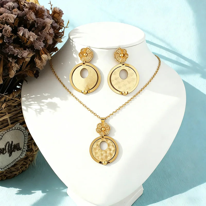 Afrikanisches Goldfarbenes Damen-Halsketten- und Ohrringe-Set im Trend Dubai Blumen-Hohl-Schmuckset Geschenk für Party, Hochzeit, Alltag