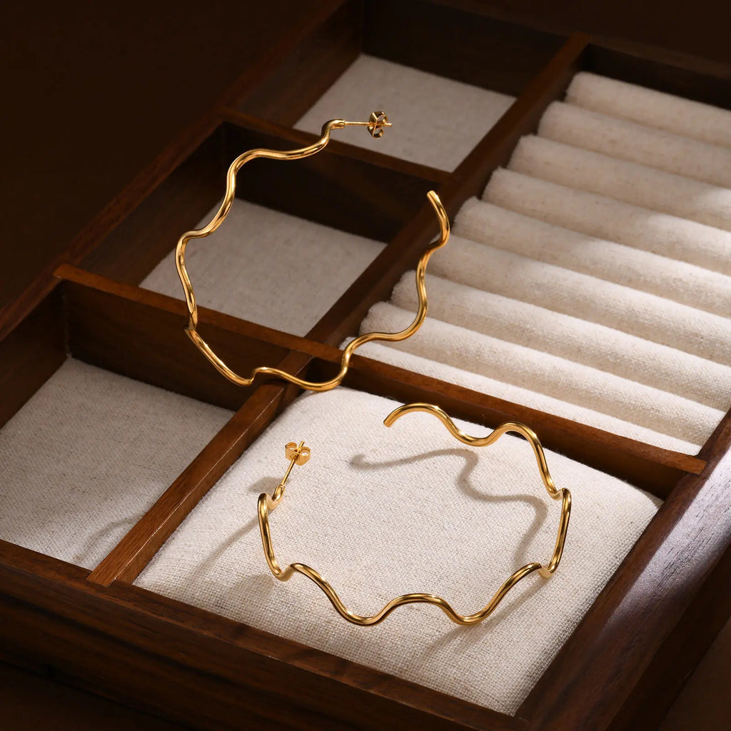 Offene Creolen für Damen, minimalistische 18K vergoldete große Ohrringe Wellenform Big Hoops, Edelstahlschmuck