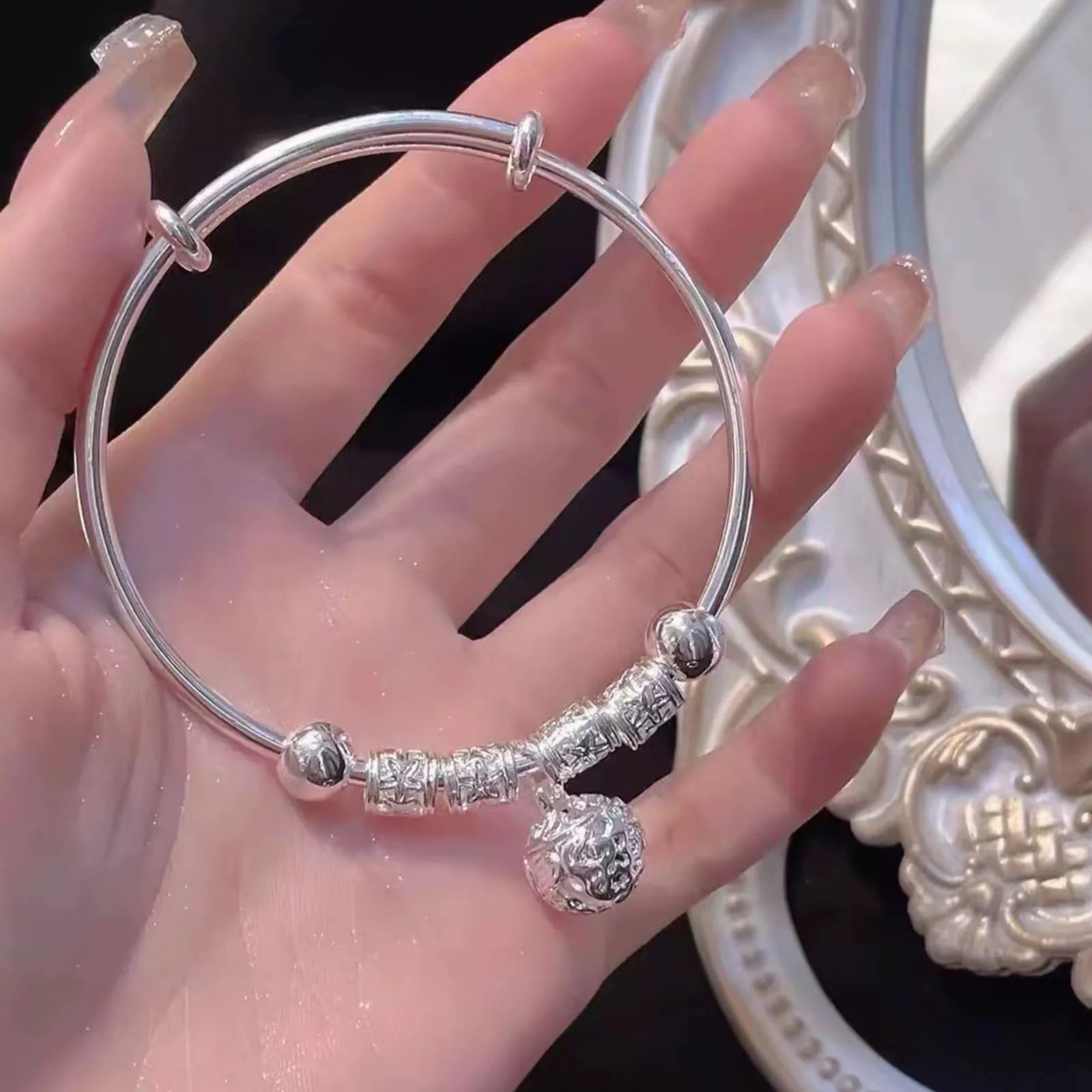 Feinsilberfarbene Hohle Glockenkugel-Armreifen, verstellbare Armbänder für Damen, modische Weihnachtsgeschenke, Party-Hochzeitsschmuck