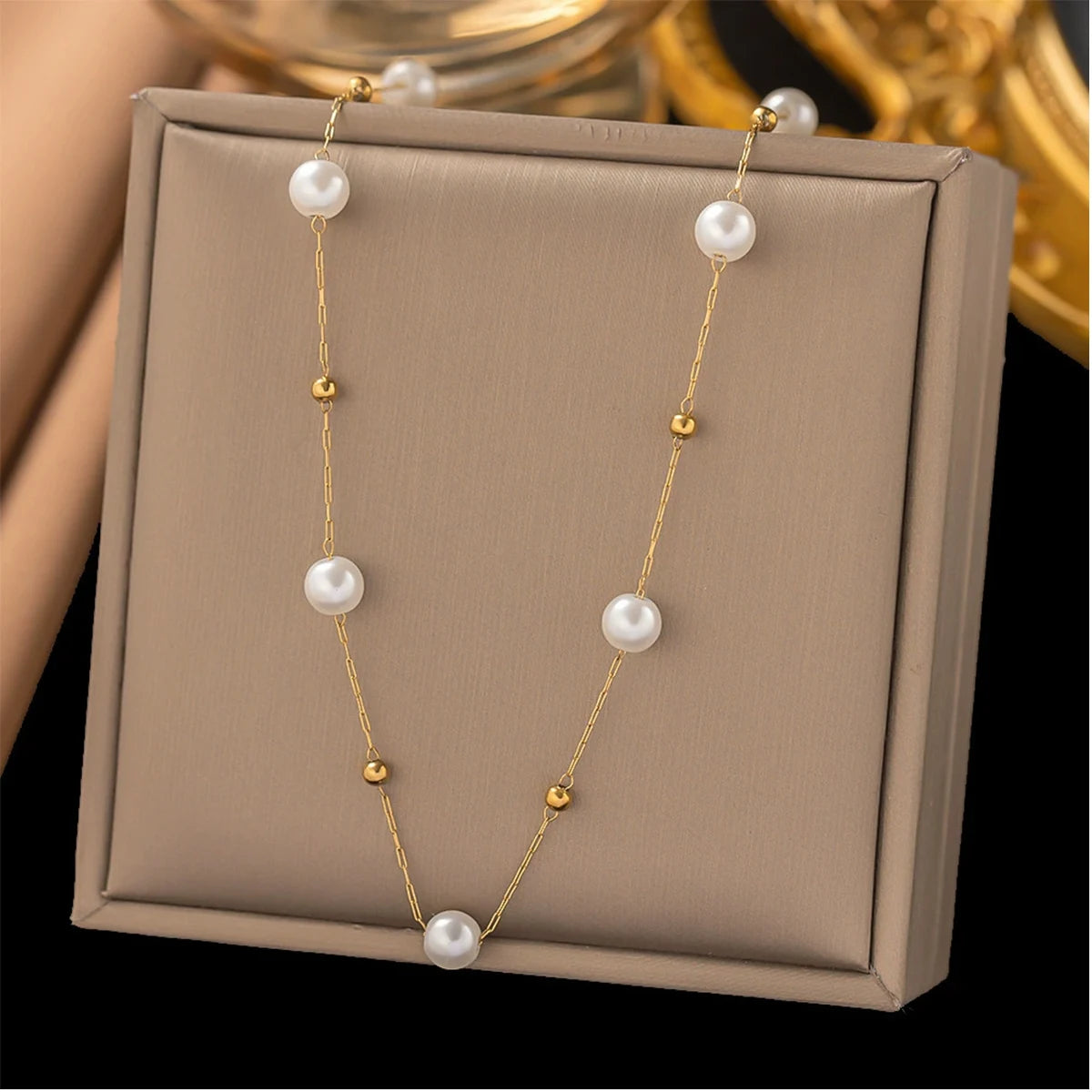 2 Stück Exquisites Goldfarbenes Böhmisches Schmuckset für Frauen Mode Perlenkreuz Anhänger Halskette Armband Set Lässige Schmuckgeschenke