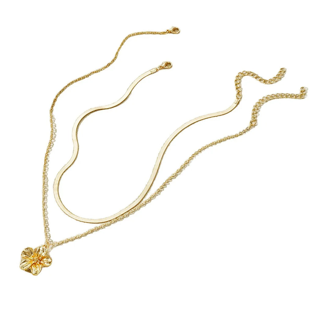 Collar de doble capa con colgante de flor dorada de acero inoxidable, cadena de serpiente plana, joyería de moda impermeable para mujer