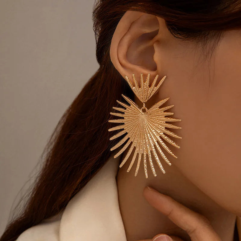 Vintage goldfarbene Blumen-Ohrstecker für Damen, einfache geometrische Statement-Ohrringe, Party-Geschenke, серьги женские
